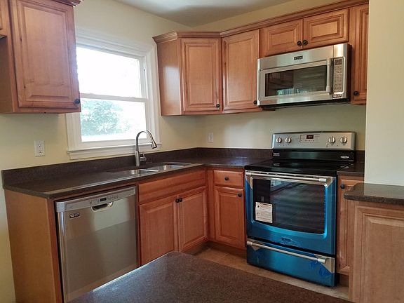 3rd image of 159 Melville Dr
