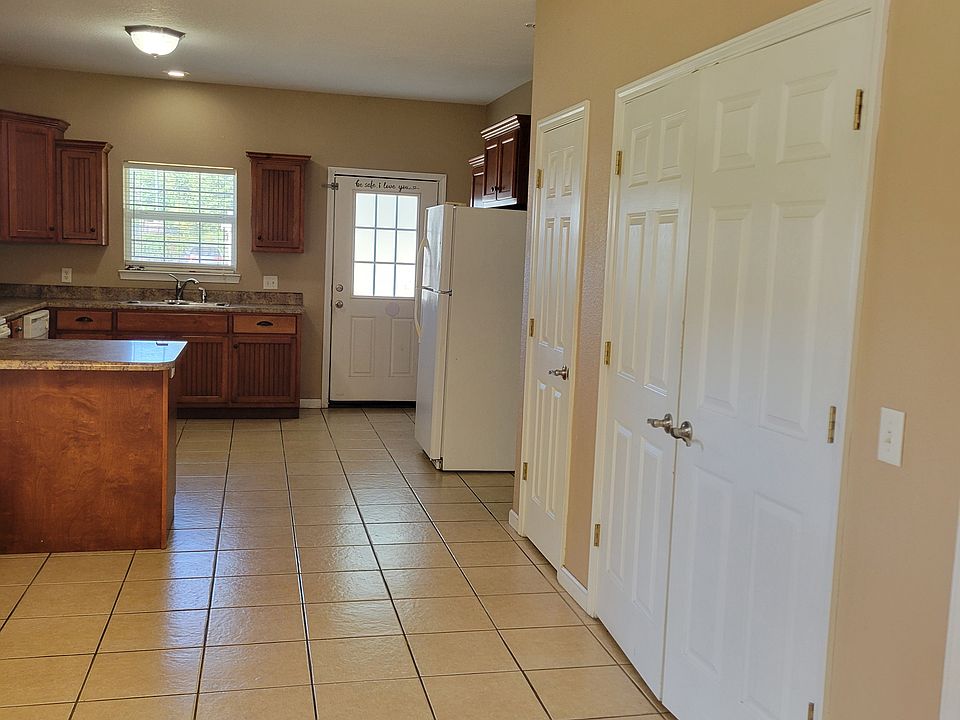 2nd image of 215 Pridgeon Ln #215