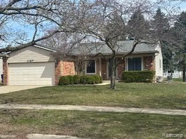 1157 N Meadowcrest Dr, Waterford, MI 48327