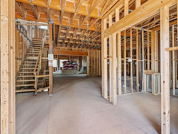 4th image of 38 Rockwood Dr