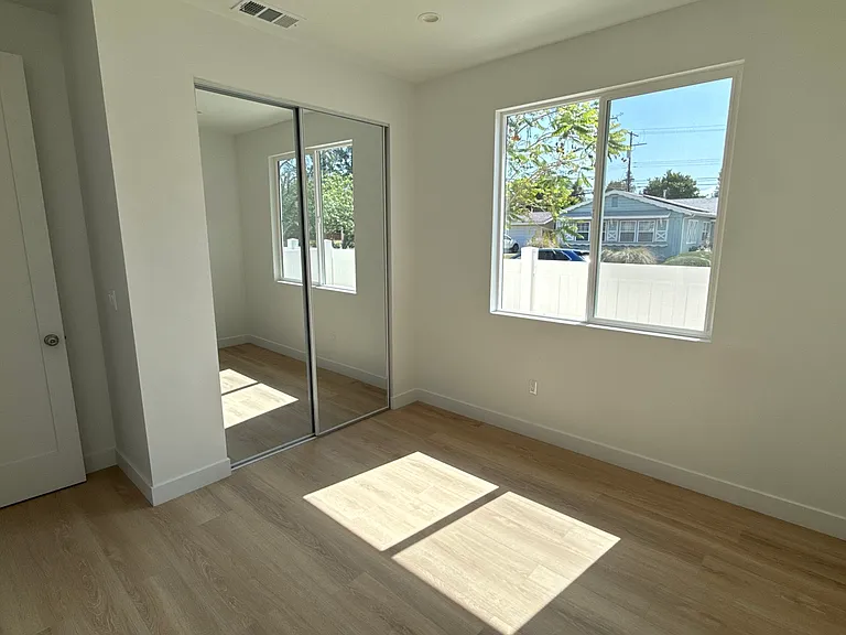 22657 Valerio St #22659 — Photo 15