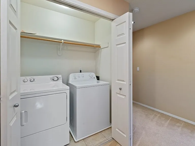 816 NE Caden Ave — Photo 11