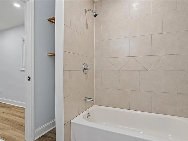 2223 Columbia Dr — Photo 31