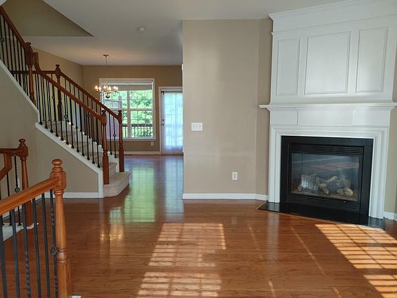 4th image of 1384 Thornborough Dr