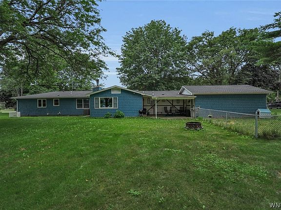 3rd image of 1073 Lyndale Ln