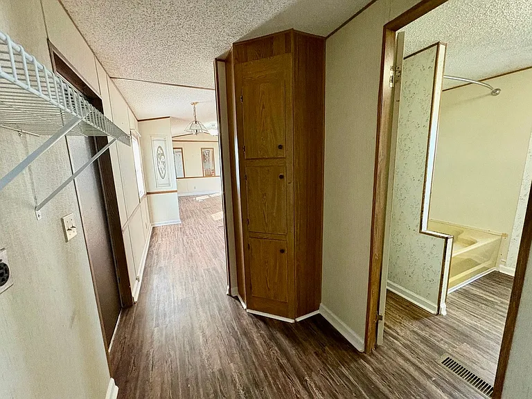 1128 S Gay Ave — Photo 60