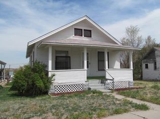 910 Arapahoe St, Benkelman, NE 69021