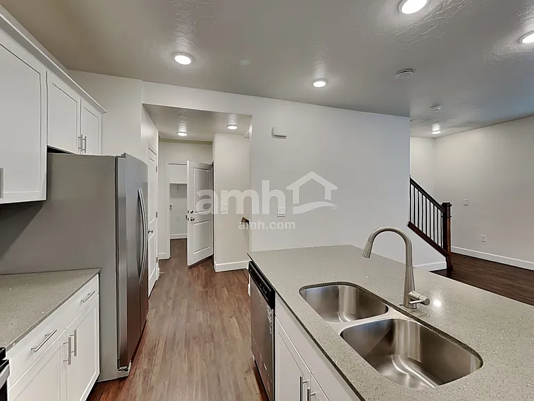 1278 Village Green Trl — Photo 4