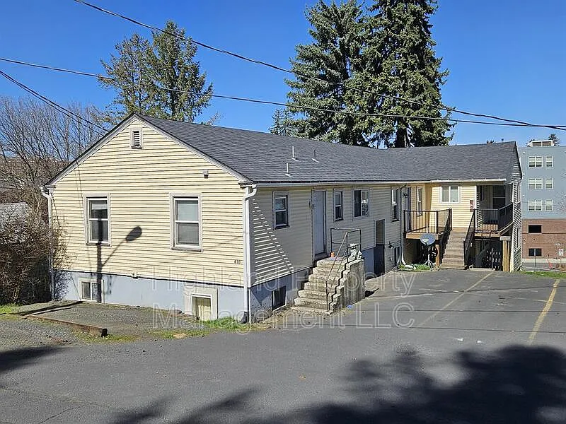 410 SE McKenzie St #1