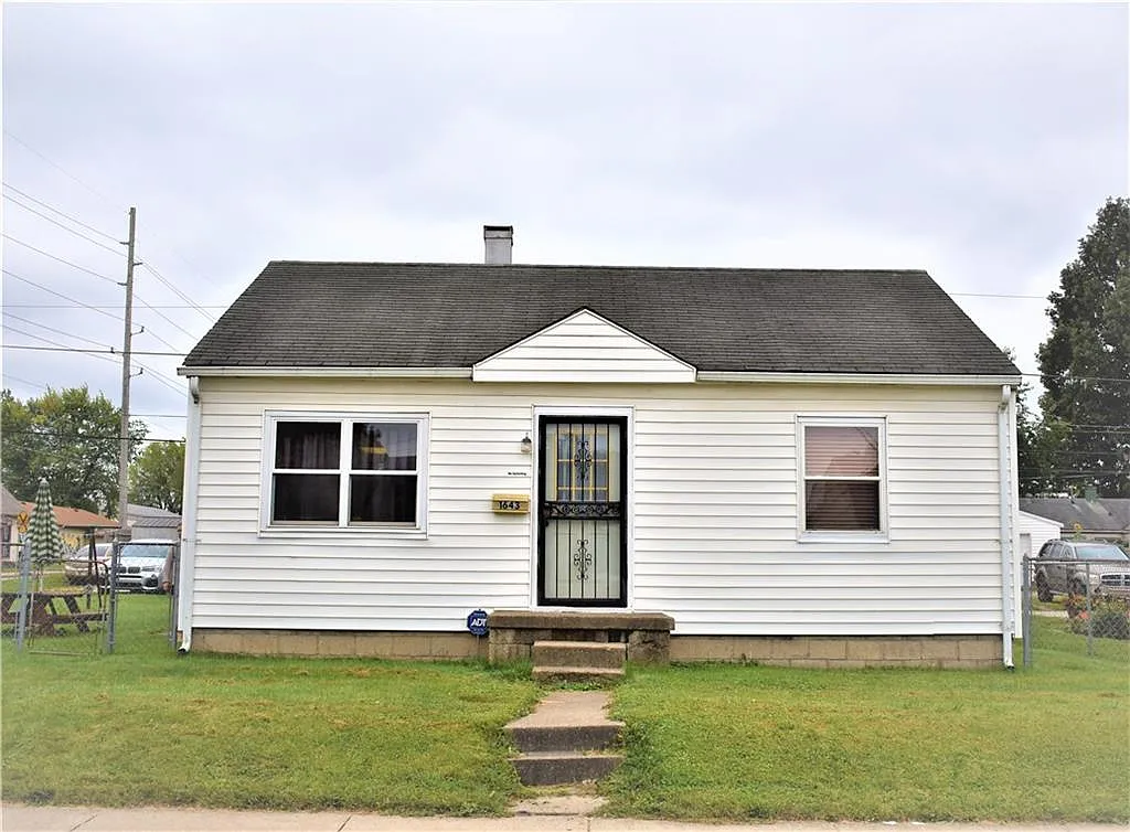 1643 Lawton Ave photo 1