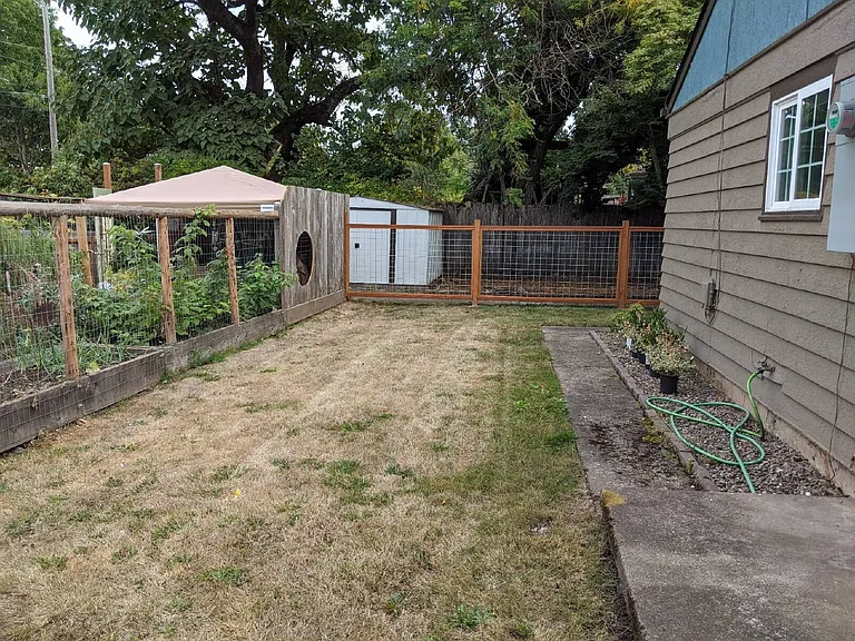 113 E Hilliard Ln — Photo 16