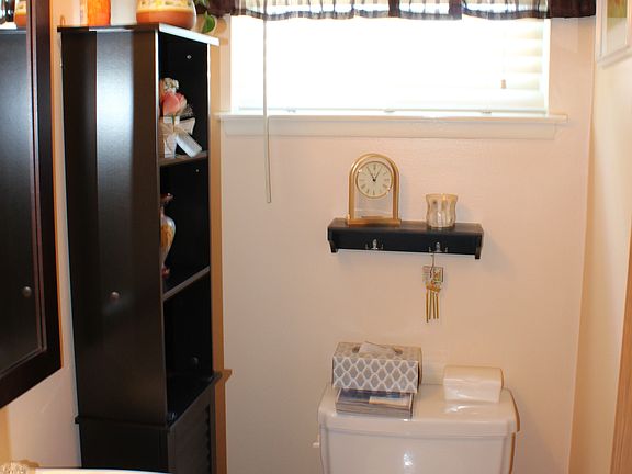 4th image of 18746 Kendell Ct