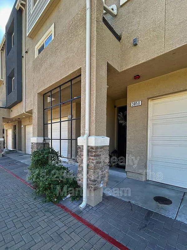 3050 Sterling Ridge Cir photo 1