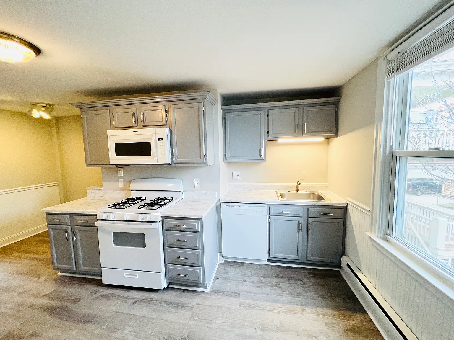 4 bed, 1.0 bath, 9999 sqft, $3,495 — Photo 2