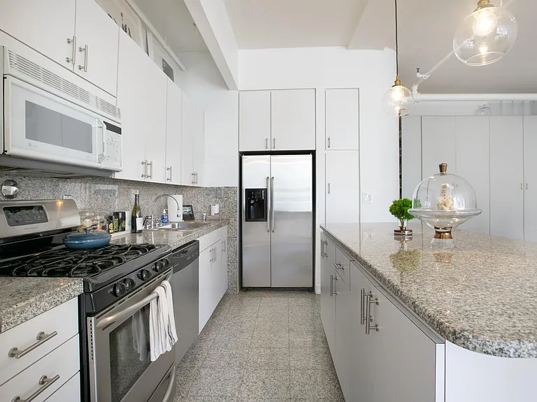 117 W 17th St #5A — Photo 4