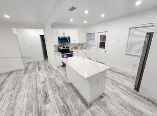 907-909 NE 111th St, Miami, FL 33161