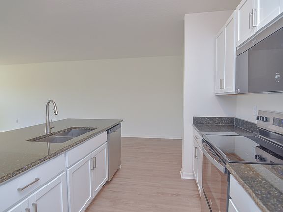 4th image of 398 Sequoia Dr
