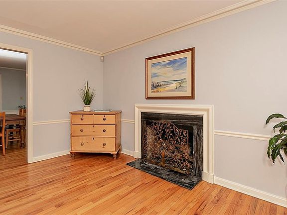 4th image of 1239 Oakridge Dr