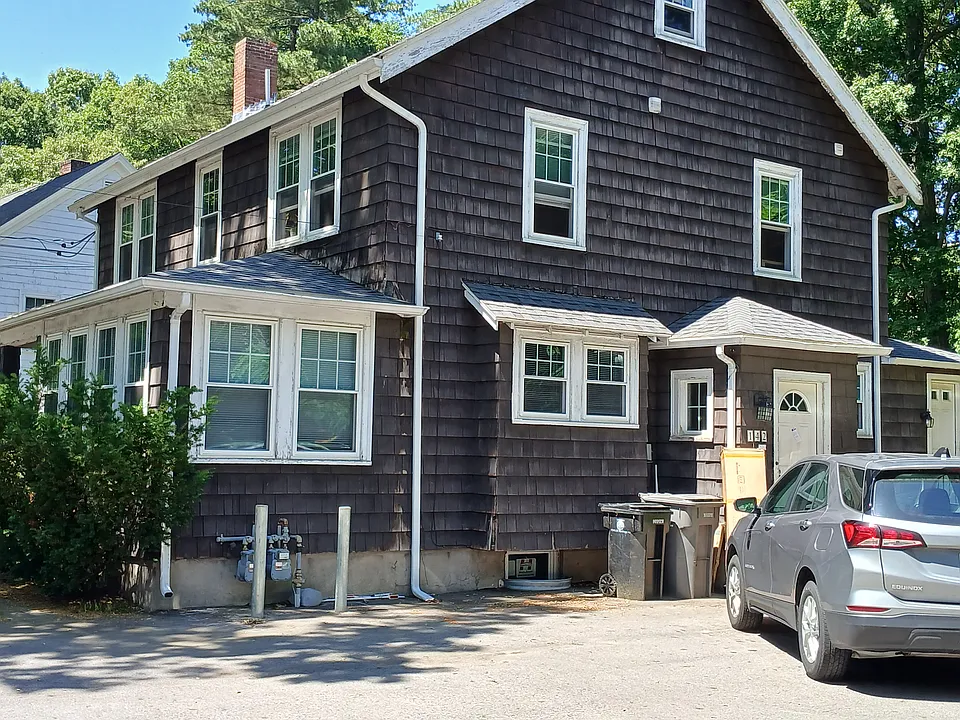 142 Warren Rd #B