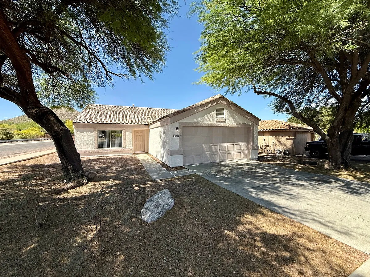 3 bed, 2.0 bath, 1364 sqft, $1,900 — Photo 3