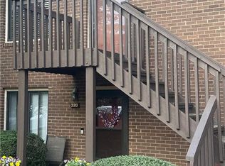 222 Ridge Forest Ct, Winston Salem, NC 27104