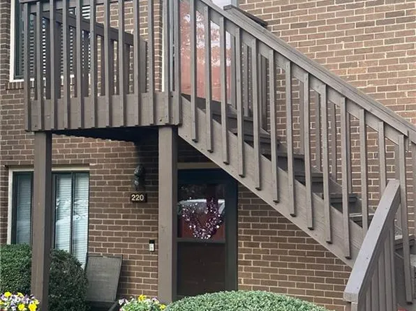 222 Ridge Forest Ct, Winston Salem, NC 27104