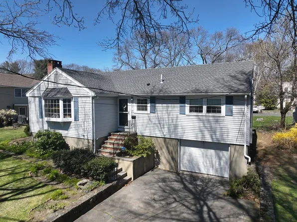 107 Village St, Marblehead, MA 01945