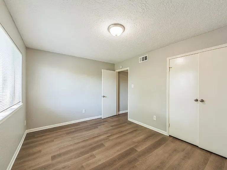 809 Willow Creek Dr — Photo 17