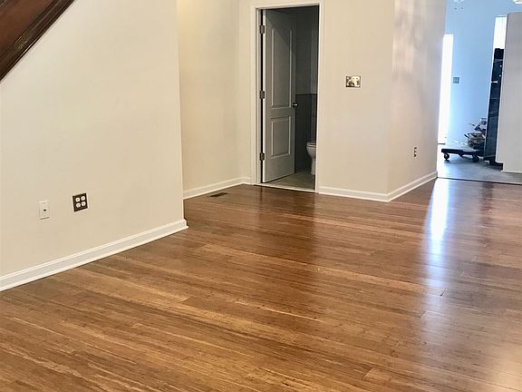 EFA9BE06-2A12-4FE9-8EB7-A742F64C86F2