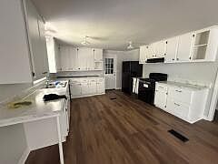 5th image of 544 Mobile St