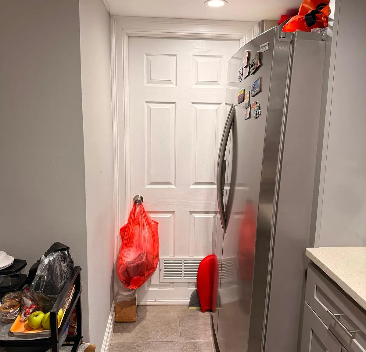 3 bed, 989 sqft, $2,400 — Photo 1