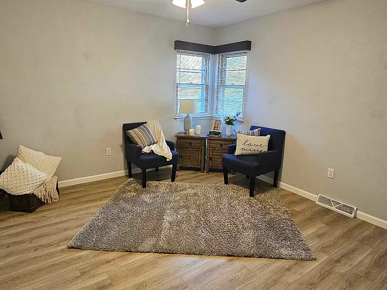 10 Carolyn St — Photo 23