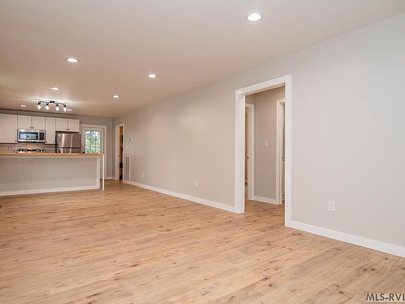 5th image of 657 Charlotte St