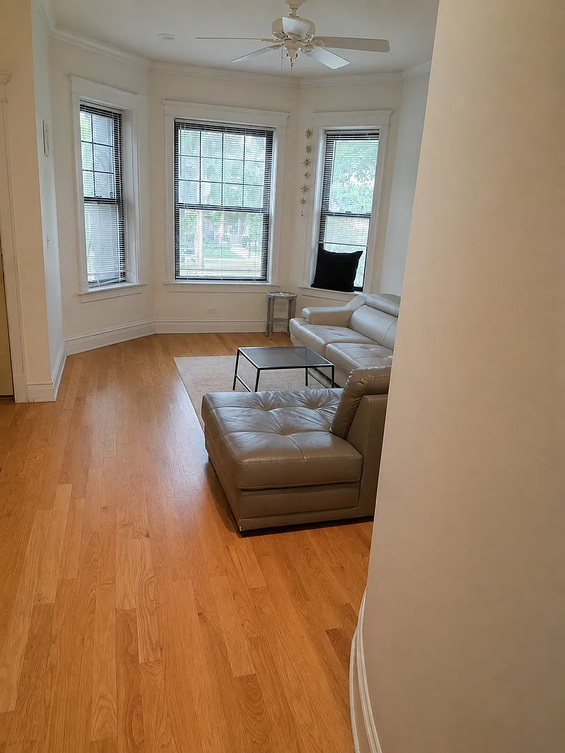 3 bed, 2500 sqft, $2,600 — Photo 3