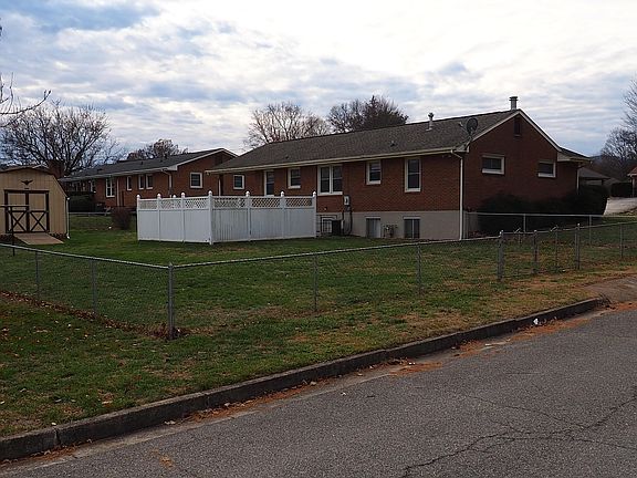 4th image of 2655 Jackson Dr