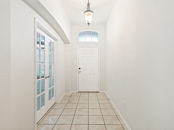 4th image of 1005 Comfort Dr