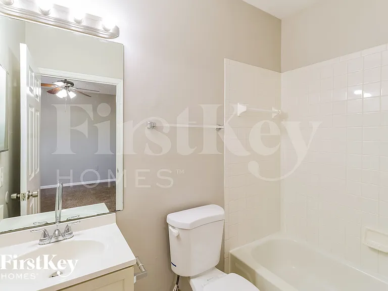1163 Schumann Dr — Photo 11