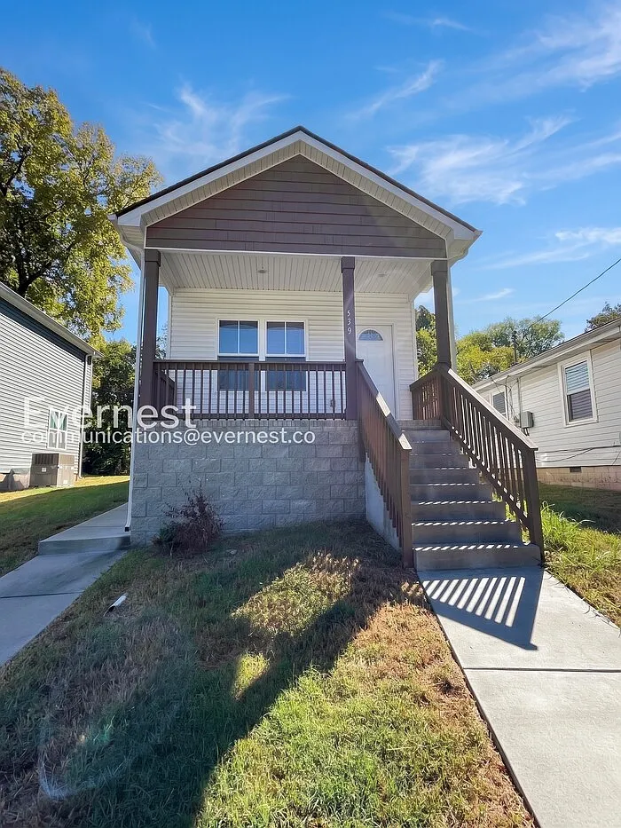 3 bed, 2.0 bath, 1200 sqft, $1,425 — Photo 1