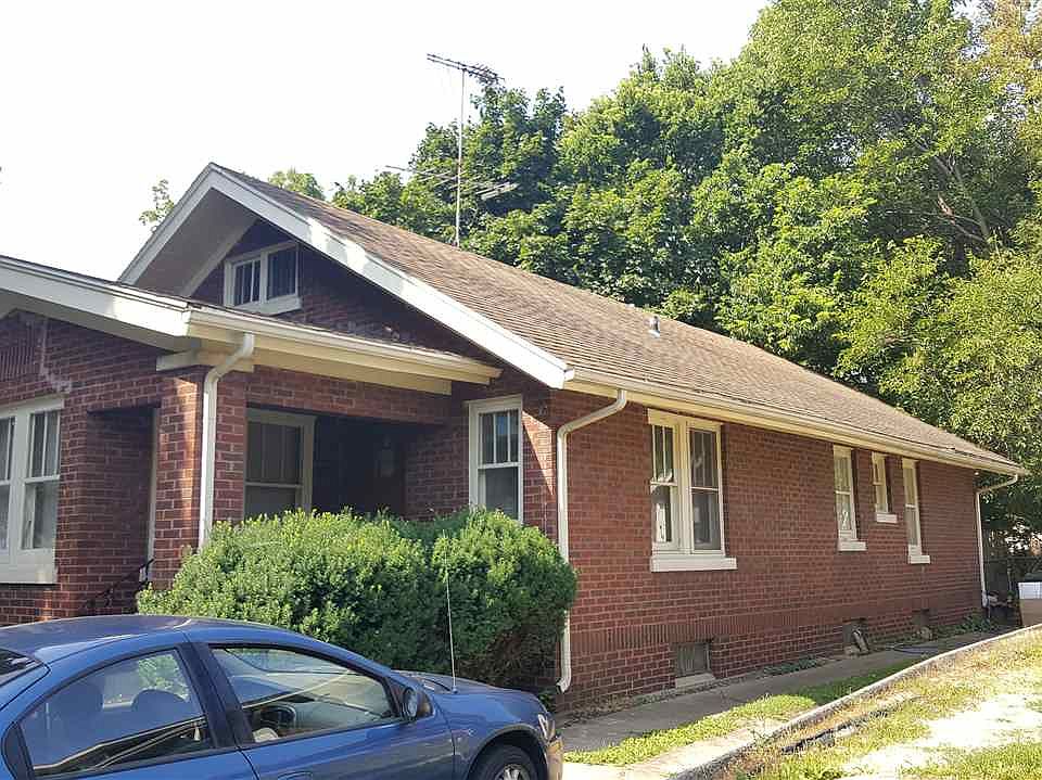 2nd image of 210 Miriam Ave