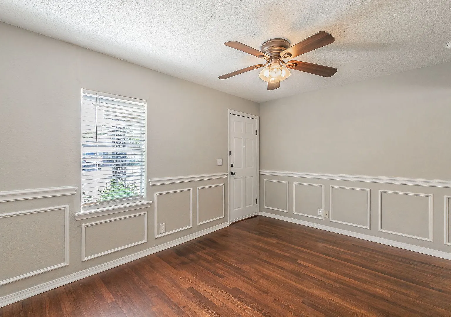 Charming 3 Bedroom 1 Bath in Ridglea Area! — Photo 4