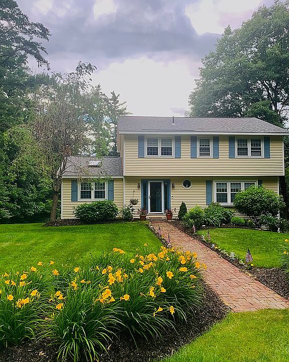 1st image of 50 Sherwood Forest Dr