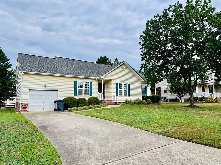 320 Springside Dr — Photo 2