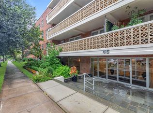 45 Hill Park Avenue #3D, Great Neck, NY 11021