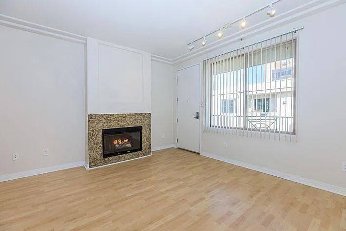 Del Rey Club Apartments — Photo 9