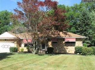6427 Tanglewood Ln, Seven Hills, OH 44131