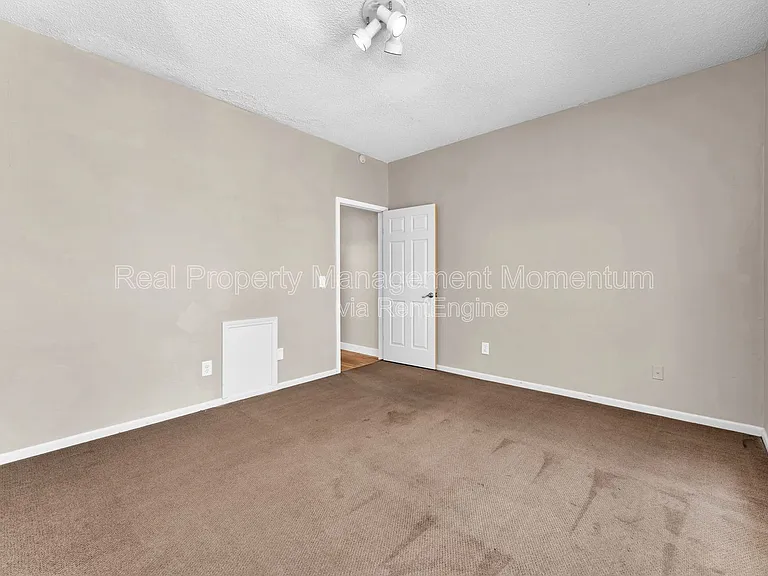 930 E Primrose St #A-2 — Photo 16