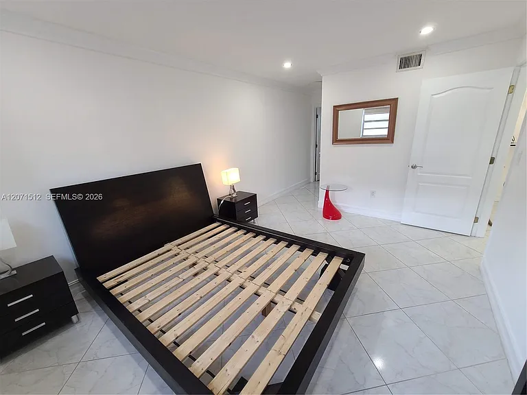 750 Michigan Ave #203 — Photo 23