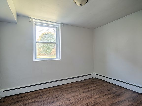 4th image of 25 Linda Dr APT 1