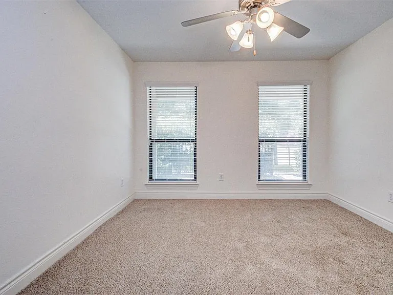 1507 Paige St — Photo 7