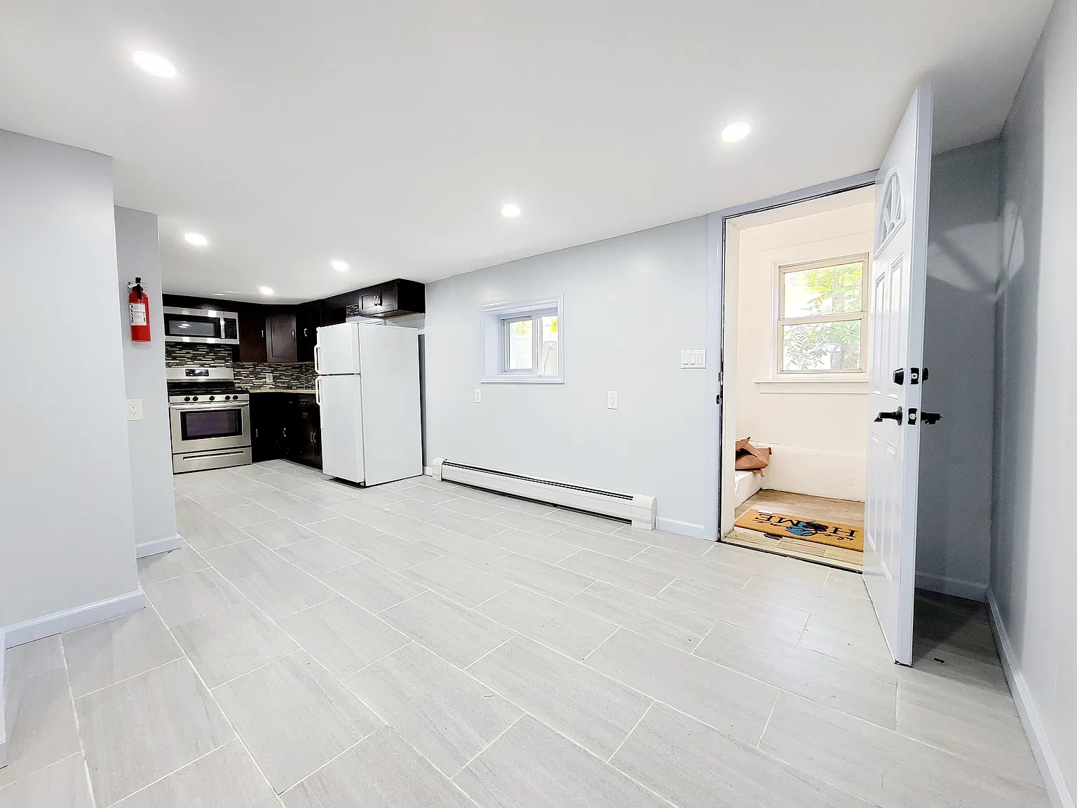 430 W Scott Ave — Photo 3